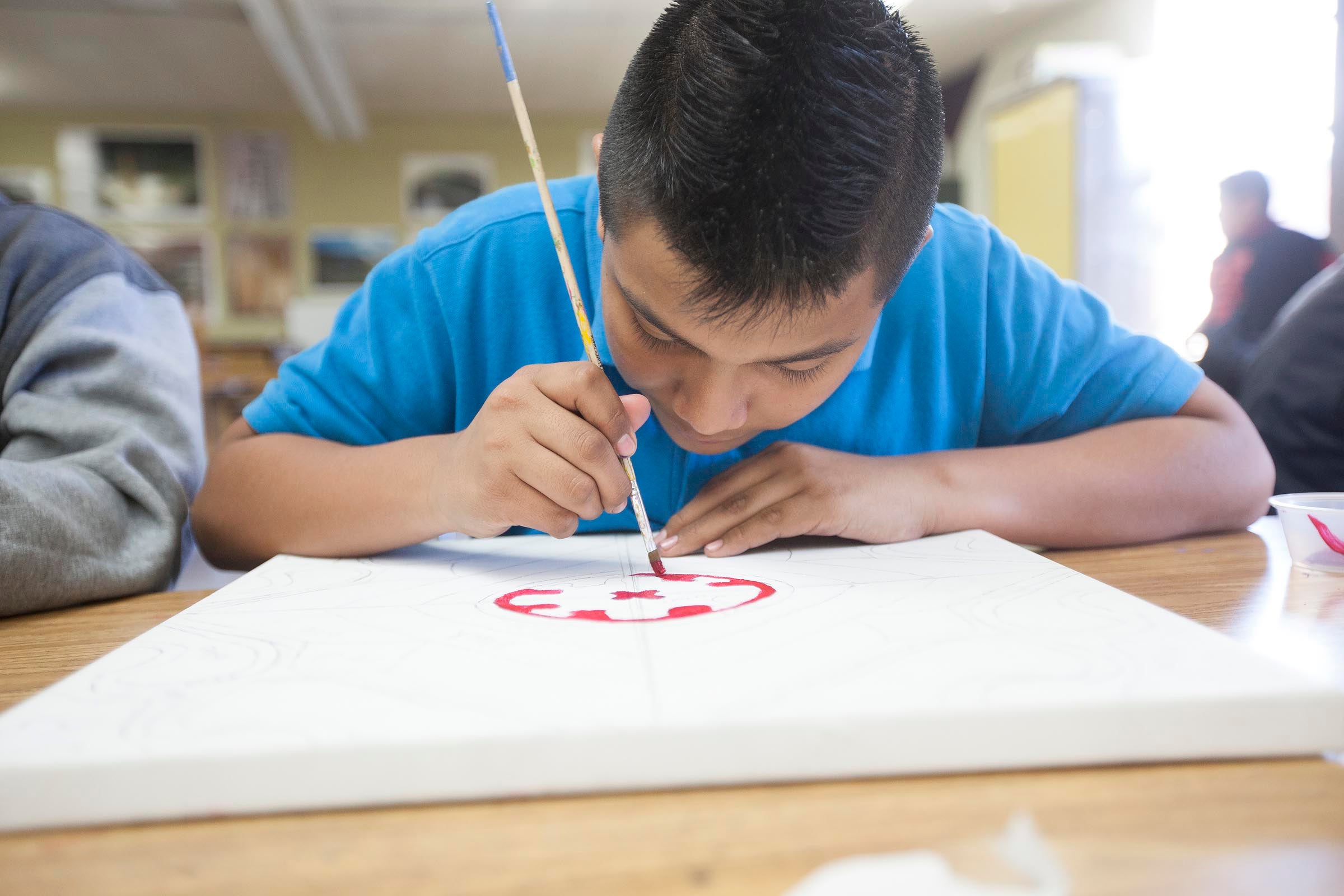 A student at Conexion Americas works on a painting in Nashville 